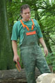 Click to see it big Ich mit Kettensäge, Impression aus dem Wald